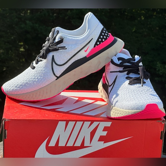 NEW Nike React Infinity Run FK 3 Casual Sneaker - US Womens 9.5 and 10 - Picture 1 of 9